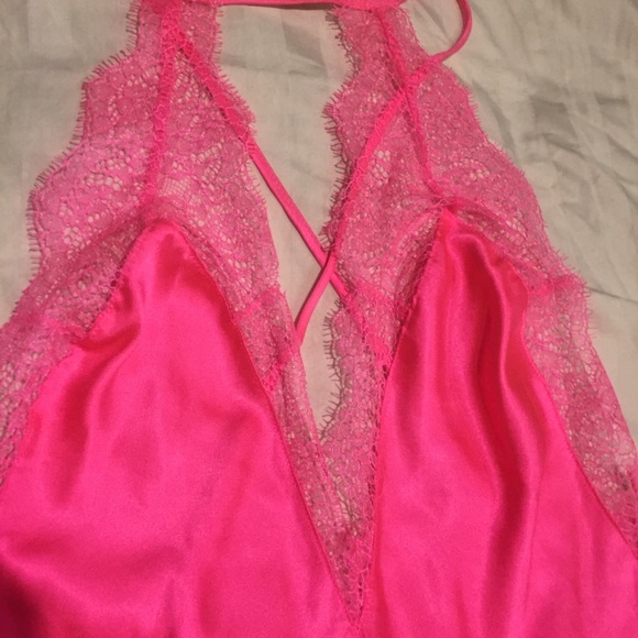 Hot pink VS lingerie - Picture 3 of 5